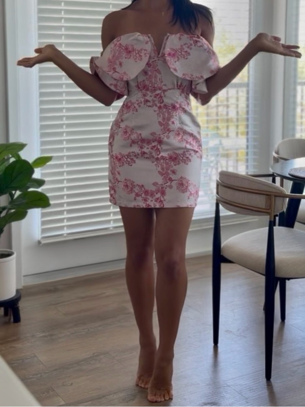 PrettyLittleThing Pink Floral Puff-Sleeve Midi Dress